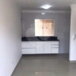 Casa à venda ou para alugar com 2 suítes no condomínio Residence Adelina, São Paulo - SP