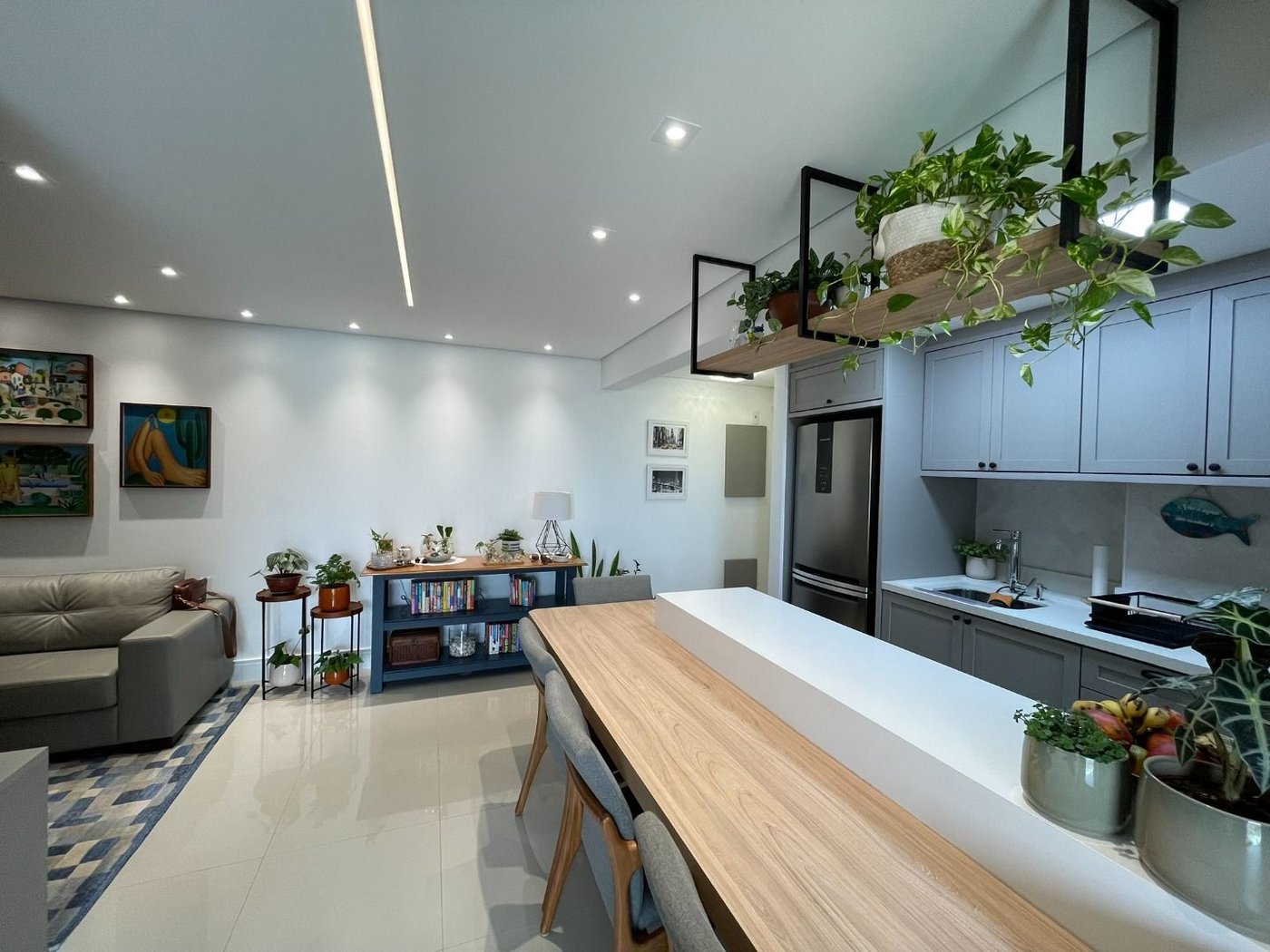 Apartamento 1 suíte com closet, 1 vaga demarcada, Embaré, Santos