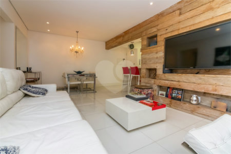 Apartamento à venda com 3 quartos, sendo 1 suíte, em Itaim Bibi, São Paulo, SP