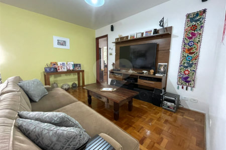 Apartamento à venda com 3 quartos, sendo 1 suíte,  em Vila Mariana, São Paulo, SP