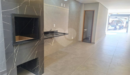 Sobrado à venda com 3 quartos, sendo 1 suíte,  em Vila São Geraldo, São Paulo, SP