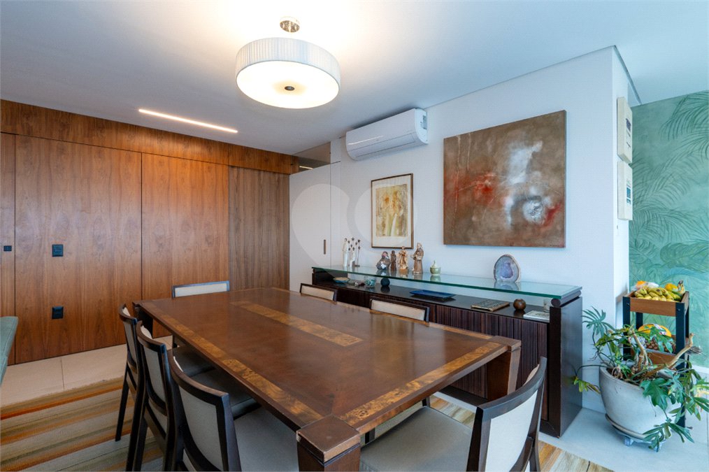 Apartamento à venda com 3 suítes em Campo Belo, São Paulo, SP