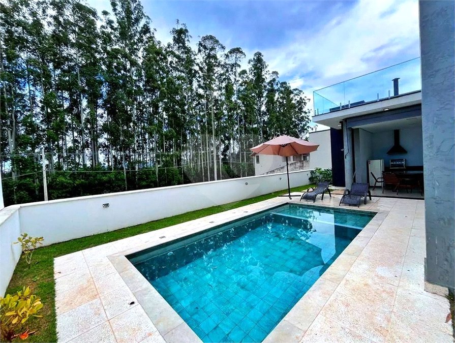 Casa à venda com 3 suítes no condomínio Ninho Verde II, Pardinho - SP
