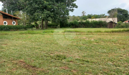 Terreno à venda no condomínio Vila Pinhal, Itirapina - SP