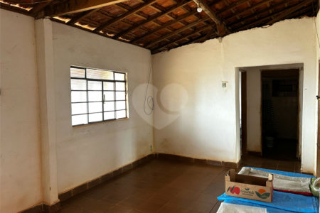 Chácara à venda com 3 quartos em Vila Mazzei, Itapetininga, SP