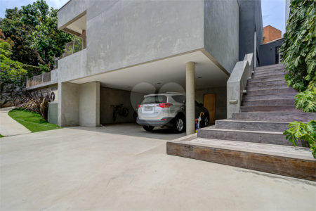 Casa à venda com 3 suítes em Alto da Boa Vista, São Paulo, SP