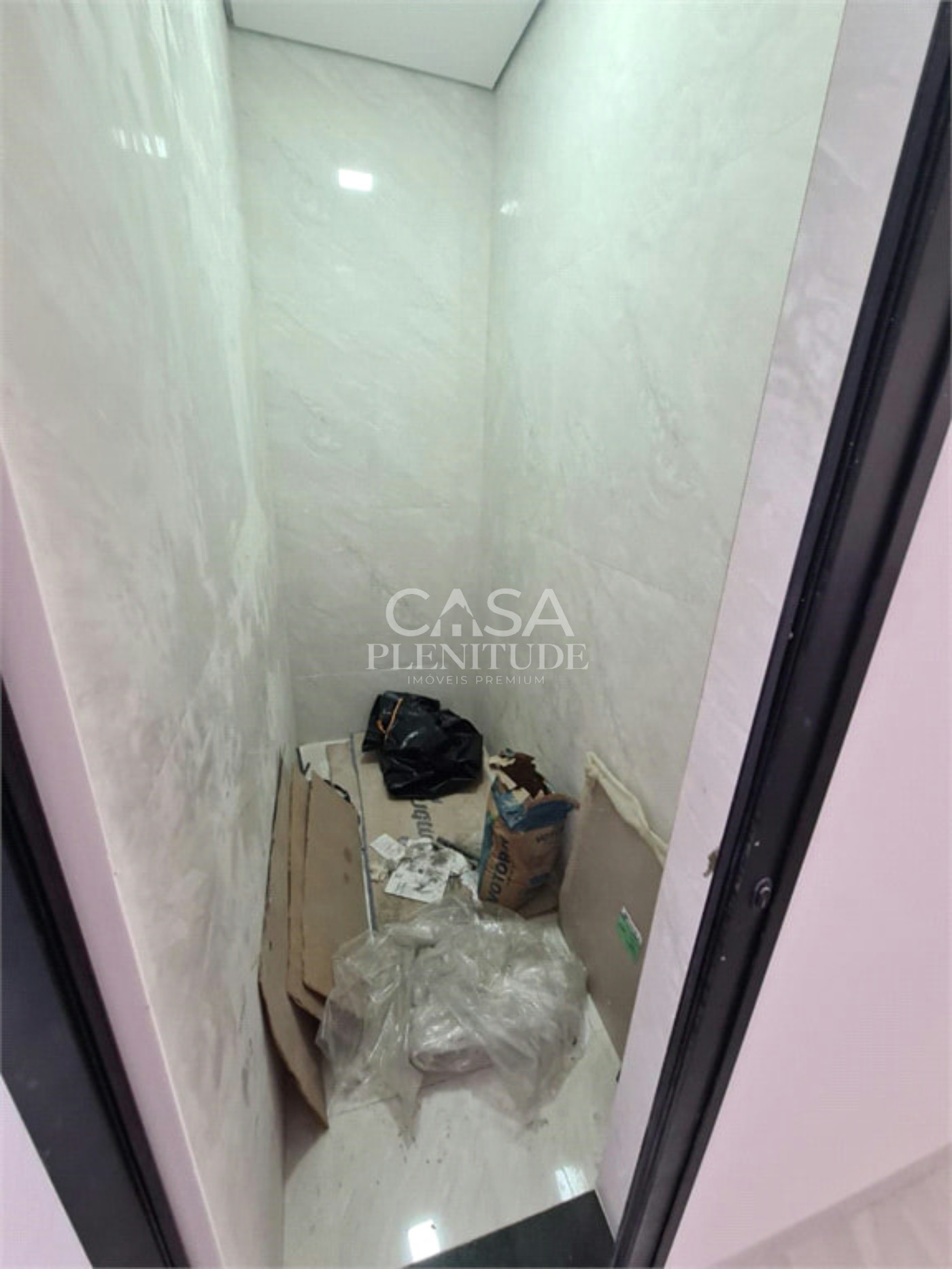 Casa em condomínio à venda com 5 quartos, sendo 3 suítes, em Wanel Ville, Sorocaba, SP