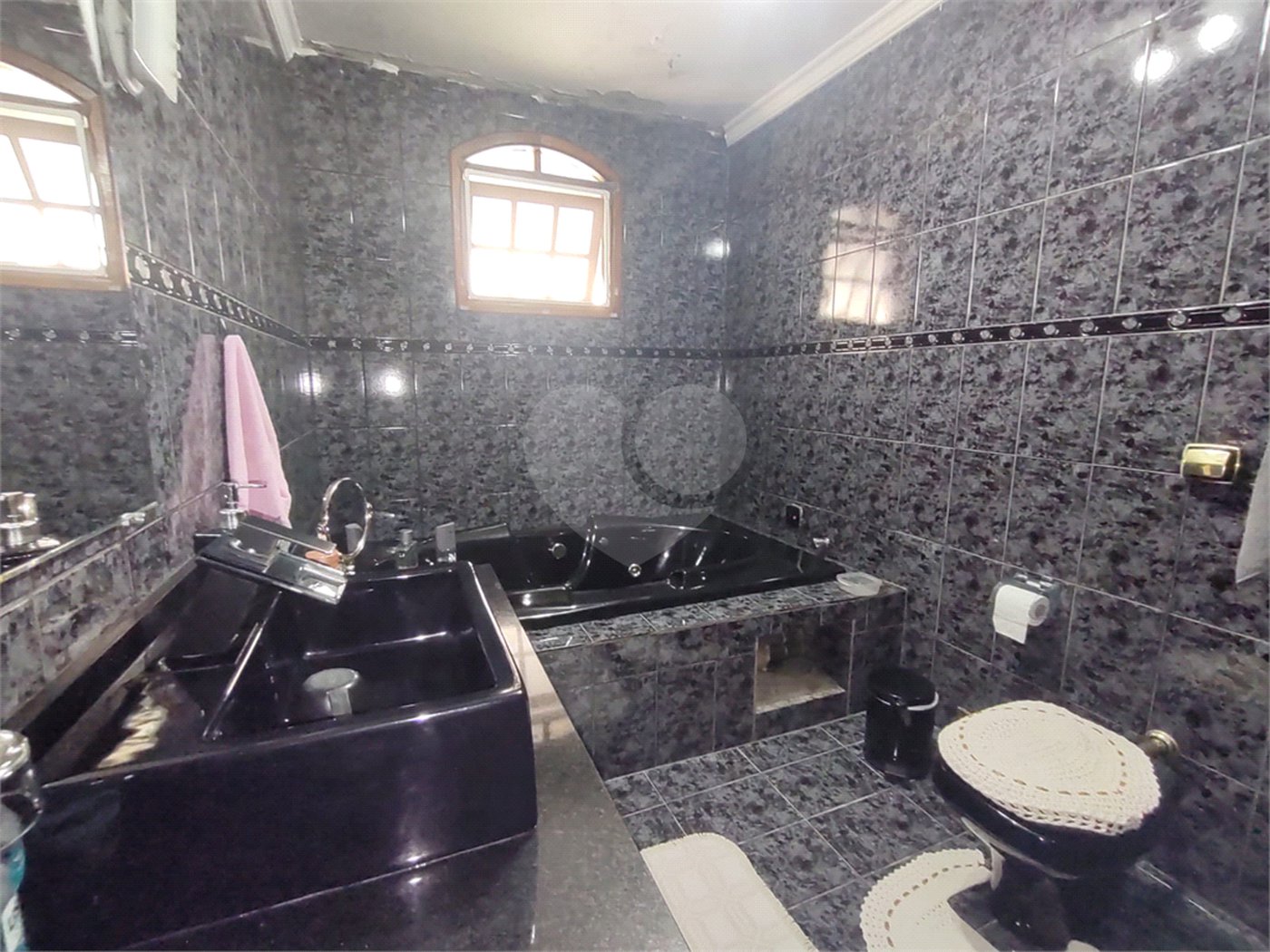 Sobrado à venda com 4 quartos, sendo 2 suítes, em Pedreira, São Paulo, SP
