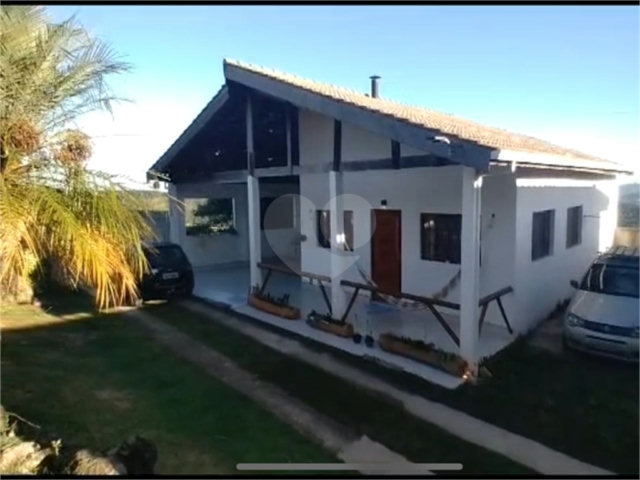Casa à venda com 3 quartos, sendo 1 suíte,  no condomínio Mountain Village, Atibaia - SP