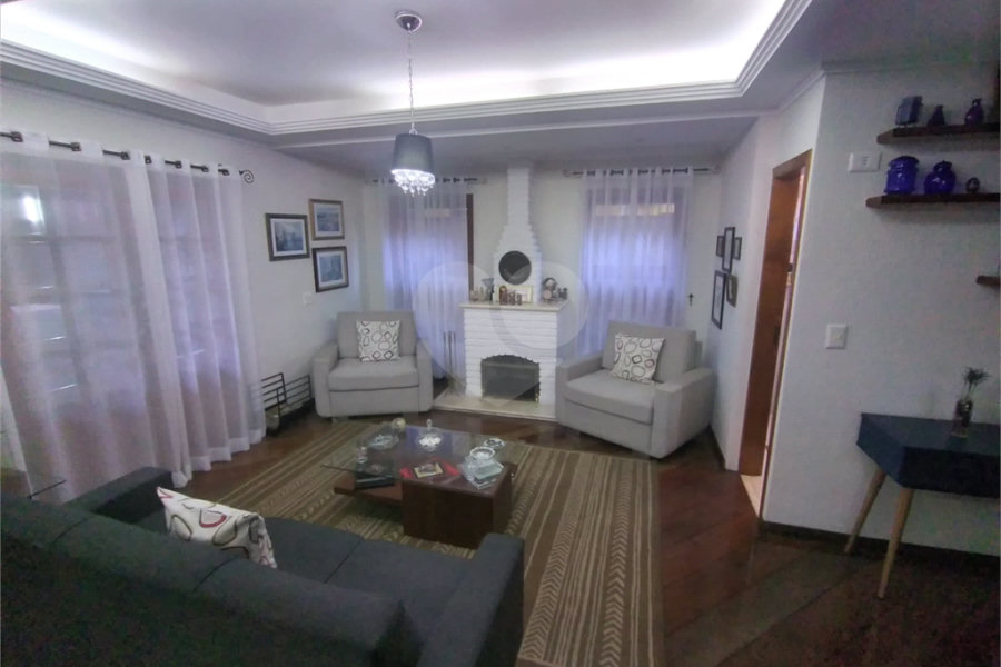 Casa à venda com 4 quartos, sendo 3 suítes, no condomínio Da Serra, São Paulo - SP