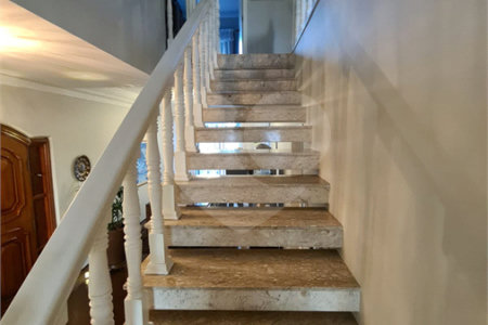 Sobrado à venda com 4 quartos, sendo 2 suítes, em Vila Paulicéia, São Paulo, SP