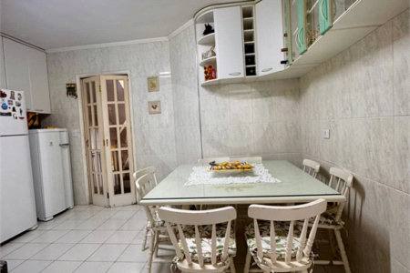 Casa à venda com 3 quartos, sendo 1 suíte, no condomínio Morada dos Pássaros, São Paulo - SP