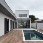 Casa à venda com 4 suítes no condomínio Figueira Garden, Atibaia - SP