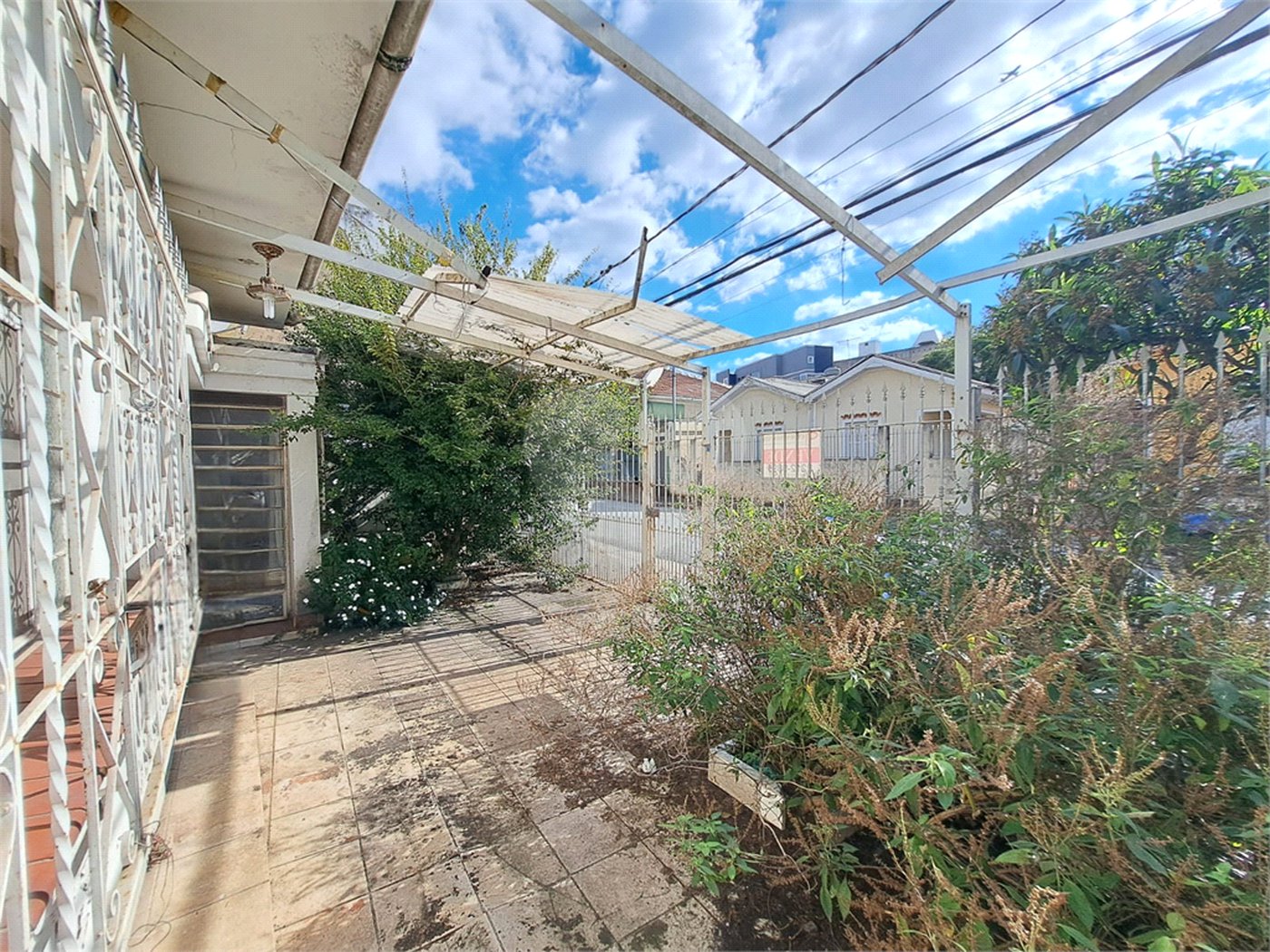 Casa à venda com 3 quartos, sendo 1 suíte, em Vila Constança, São Paulo, SP