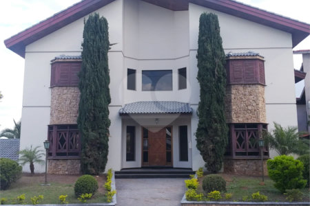 Casa à venda com 4 quartos, sendo 3 suítes, no condomínio Arujá 5, Arujá - SP