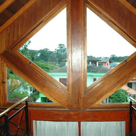 Sobrado à venda com 5 quartos, sendo 4 suítes, em Interlagos, São Paulo, SP