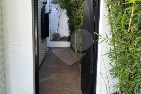 Casa à venda com 5 quartos, sendo 4 suítes, em Parque Maria Helena, São Paulo, SP