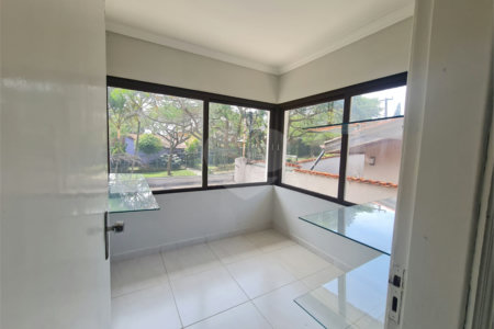 Sobrado à venda com 4 quartos, sendo 1 suíte,  em Interlagos, São Paulo, SP