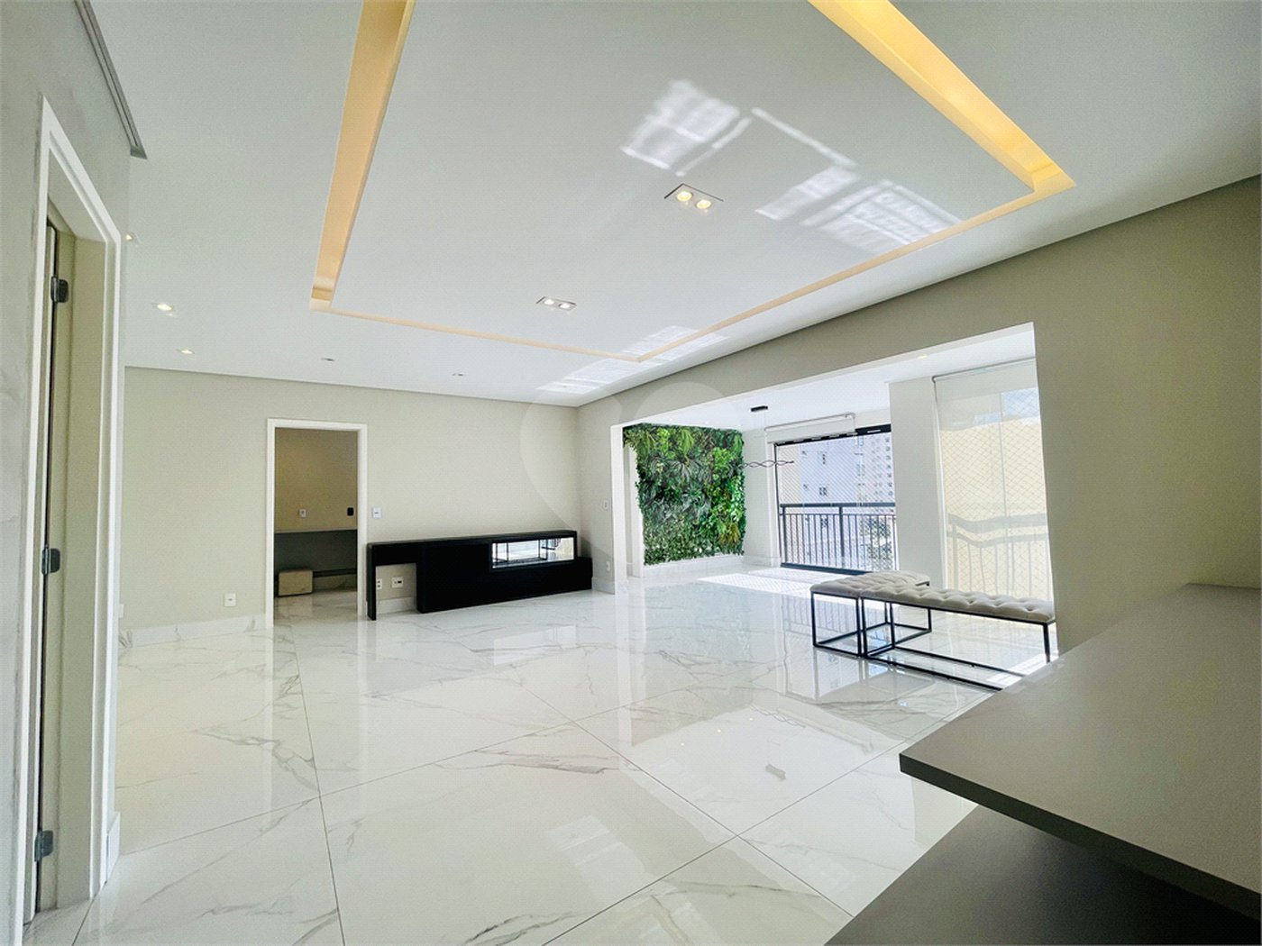 Apartamento à venda com 3 suítes em Vila Gilda, Santo André, SP