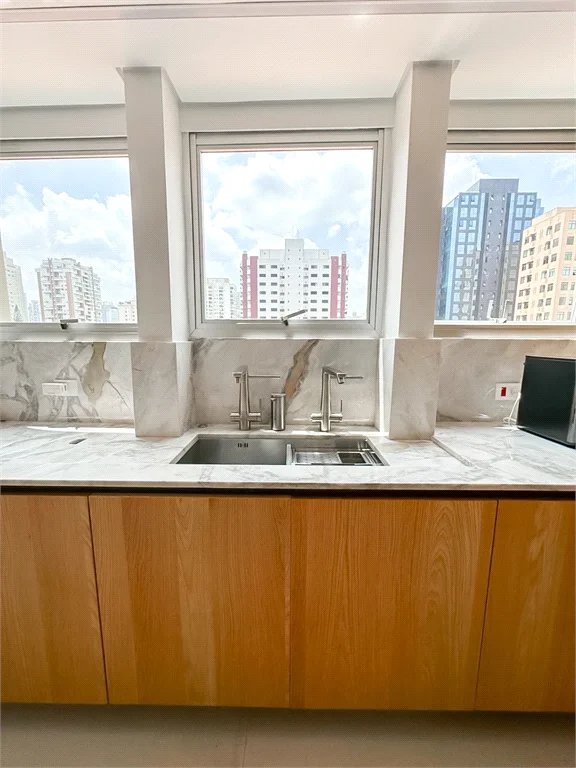 Apartamento à venda com 4 suítes em Vila Cordeiro, São Paulo, SP