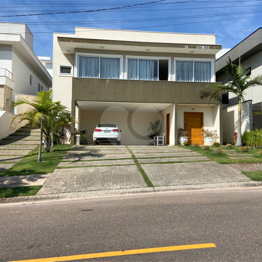 Linda casa Condomínio Santa Isabel I