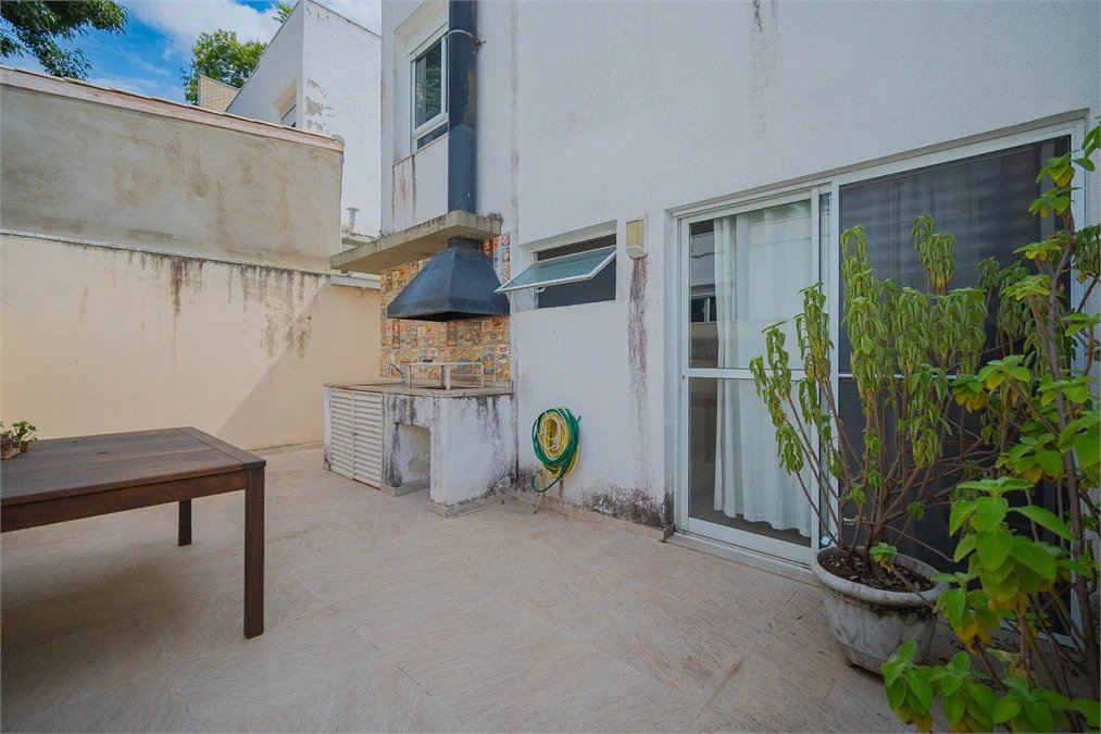 Casa à venda com 3 quartos, sendo 1 suíte, no condomínio Queluz Vita - Casas, Cotia - SP