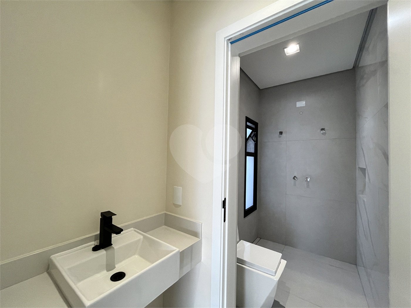 Casa à venda com 4 suítes no condomínio Alphaville Nova Esplanada 4, Votorantim - SP