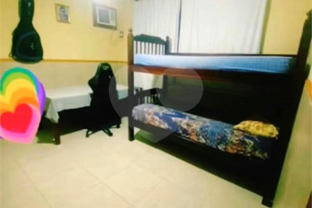 Casa à venda com 3 quartos em Santa Cruz, Rio de Janeiro, RJ