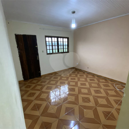 Chácara à venda com 3 quartos em Parque das Varinhas, Mogi das Cruzes, SP