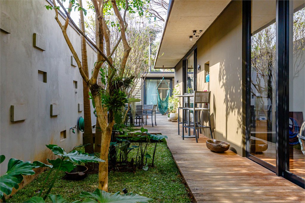 Casa à venda com 6 quartos, sendo 2 suítes,  em Santo Amaro, São Paulo, SP