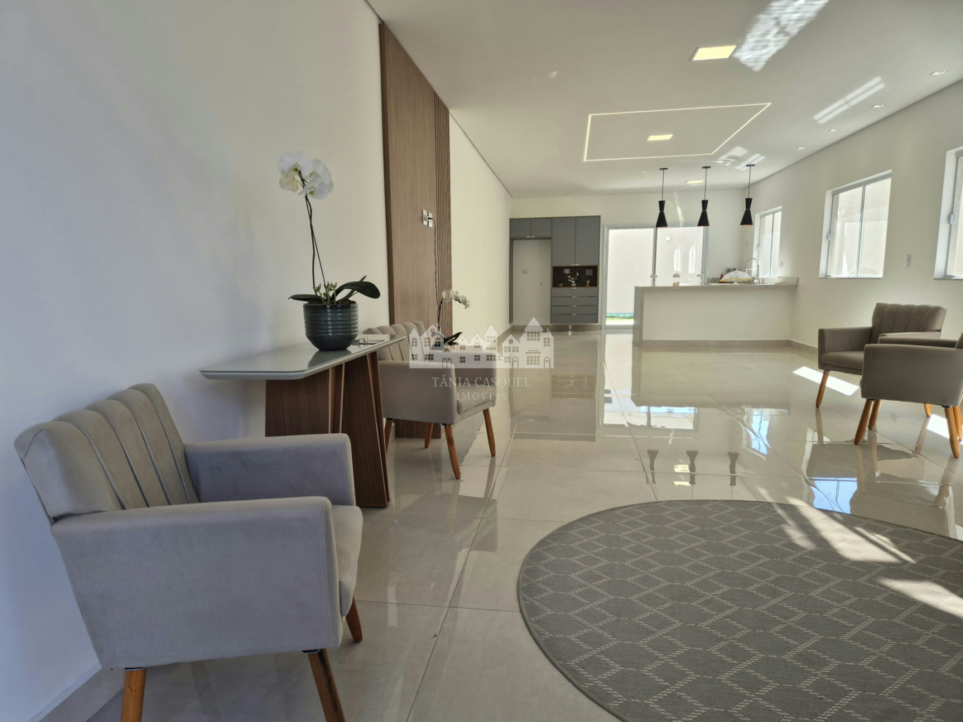 Casa à venda com 4 quartos, sendo 3 suítes, em Vila Petrópolis, Atibaia, SP