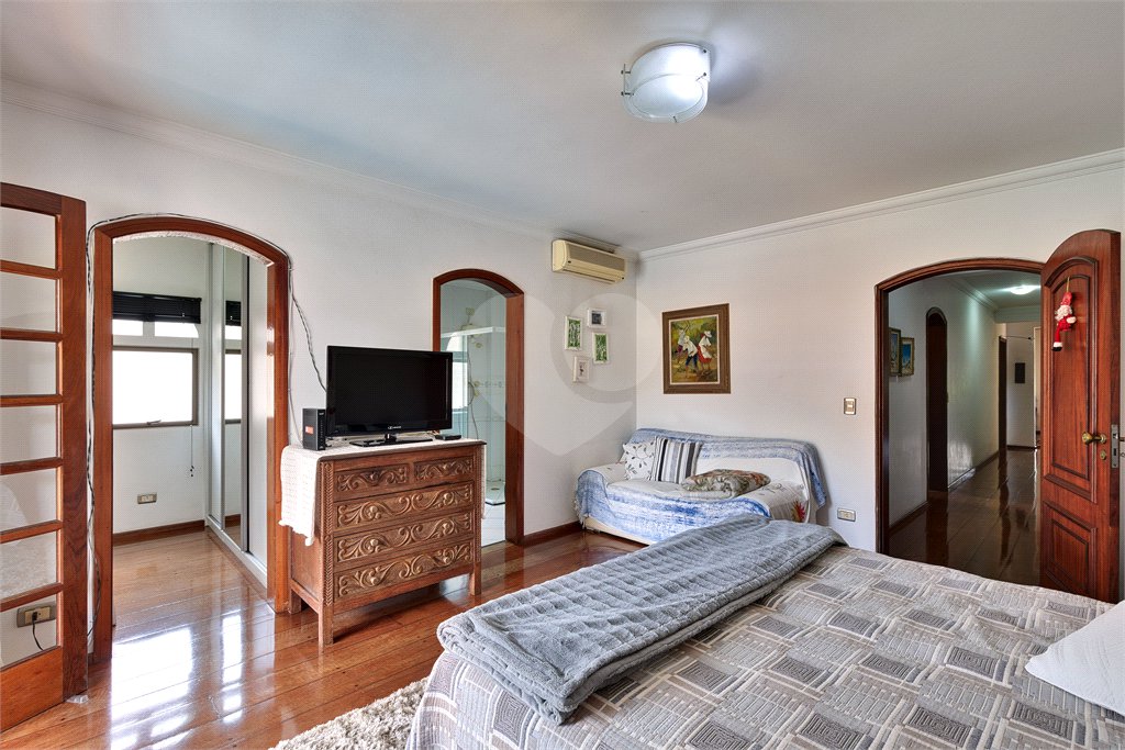 Casa à venda com 5 quartos, sendo 4 suítes, em Alto da Boa Vista, São Paulo, SP