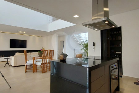 Casa à venda ou para alugar com 4 suítes no condomínio Figueira Garden, Atibaia - SP