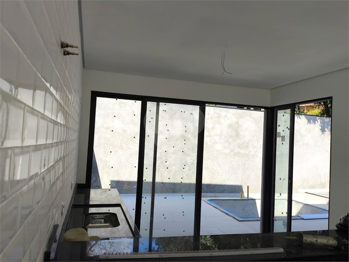 Casa à venda com 3 quartos, sendo 1 suíte, no condomínio Villagio Brasil, Atibaia - SP