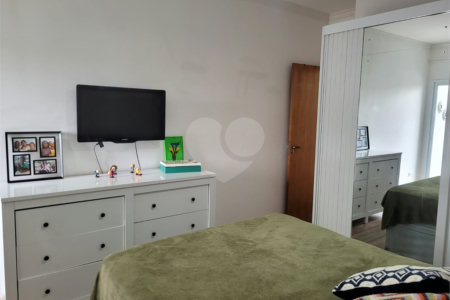 Sobrado à venda com 3 quartos, sendo 1 suíte,  em Vila Marari, São Paulo, SP
