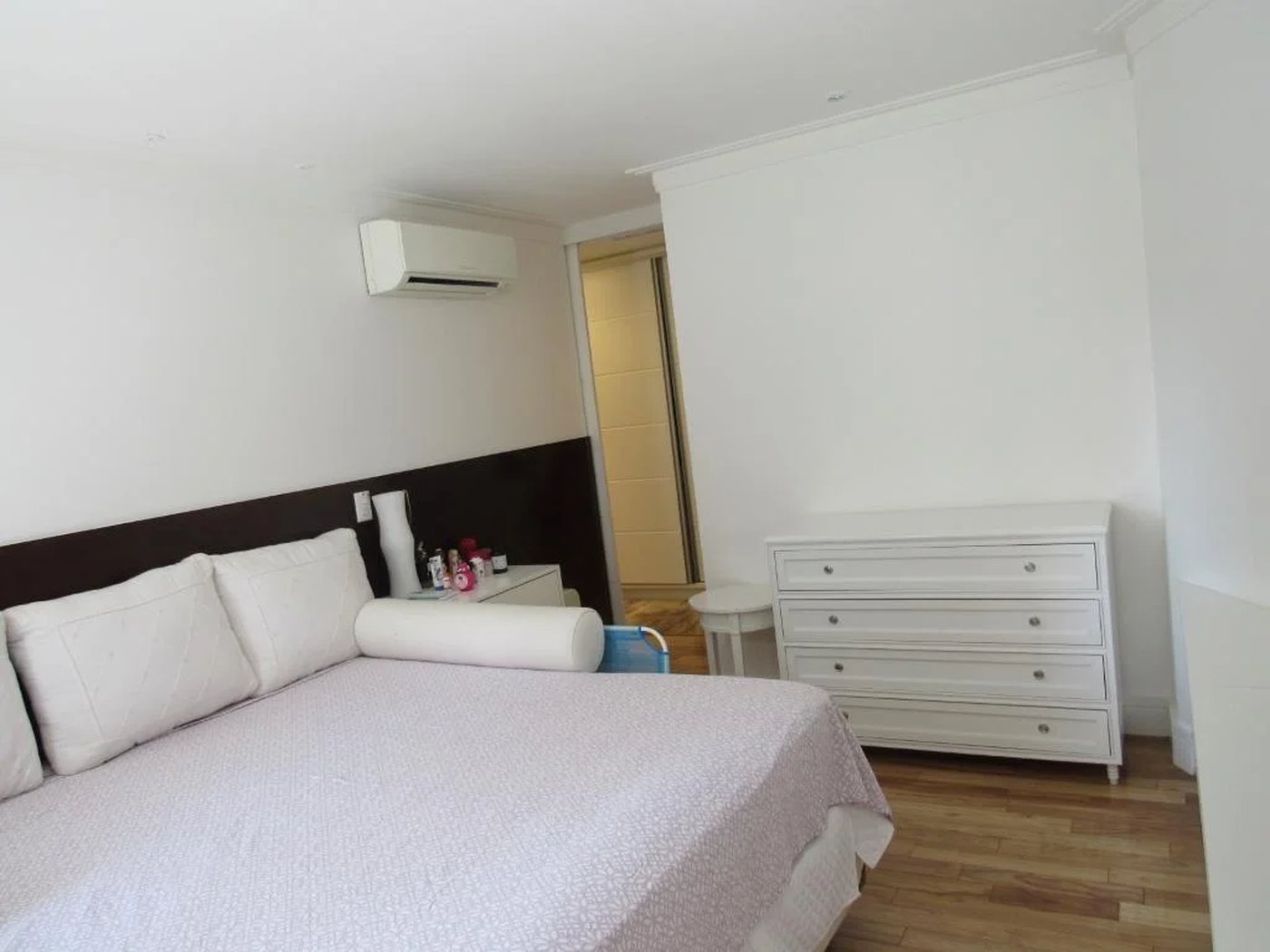 Apartamento à venda com 3 suítes em Real Parque, São Paulo, SP