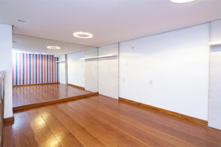 Casa à venda com 3 suítes no condomínio Villaggio Belvedere, São Paulo - SP
