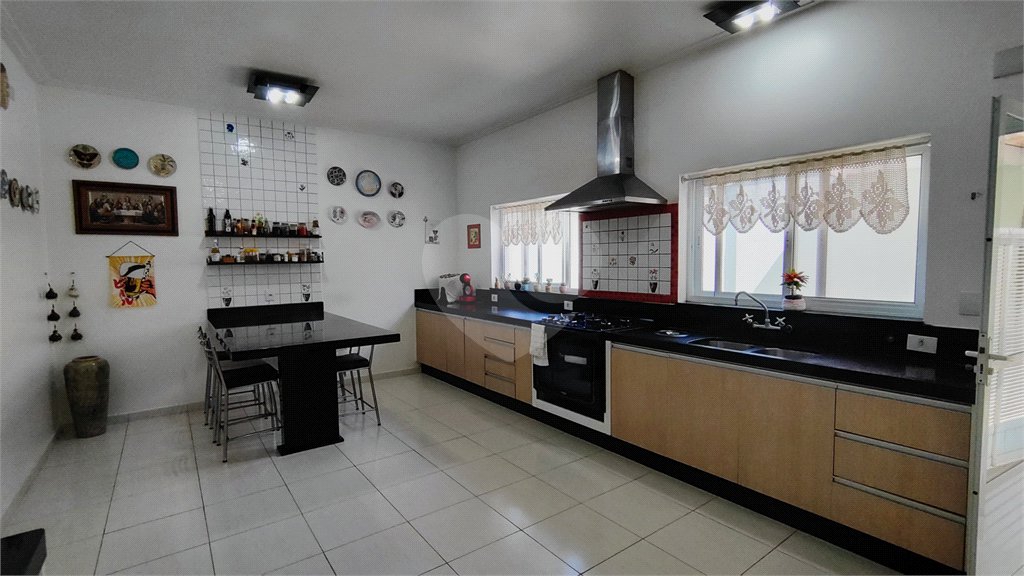 Casa à venda com 4 quartos, sendo 2 suítes, no condomínio Parque Chapada Itu, Itu - SP