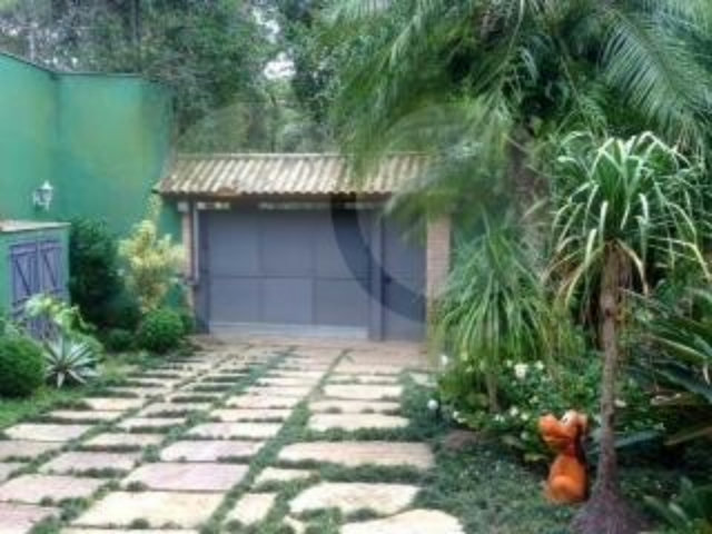 Sobrado à venda com 4 quartos, sendo 2 suítes,  em Alpes da Cantareira, Mairiporã, SP