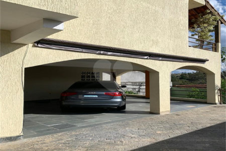 Sobrado à venda com 4 quartos, sendo 3 suítes,  no Centro, Jarinu, SP