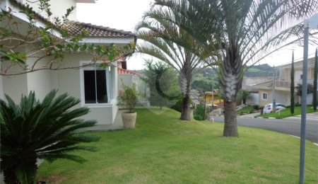 Casa à venda com 3 suítes no condomínio Terras de São Francisco, Vinhedo - SP