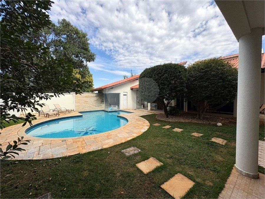 Casa à venda com 4 suítes no condomínio Granja Olga II, Sorocaba - SP