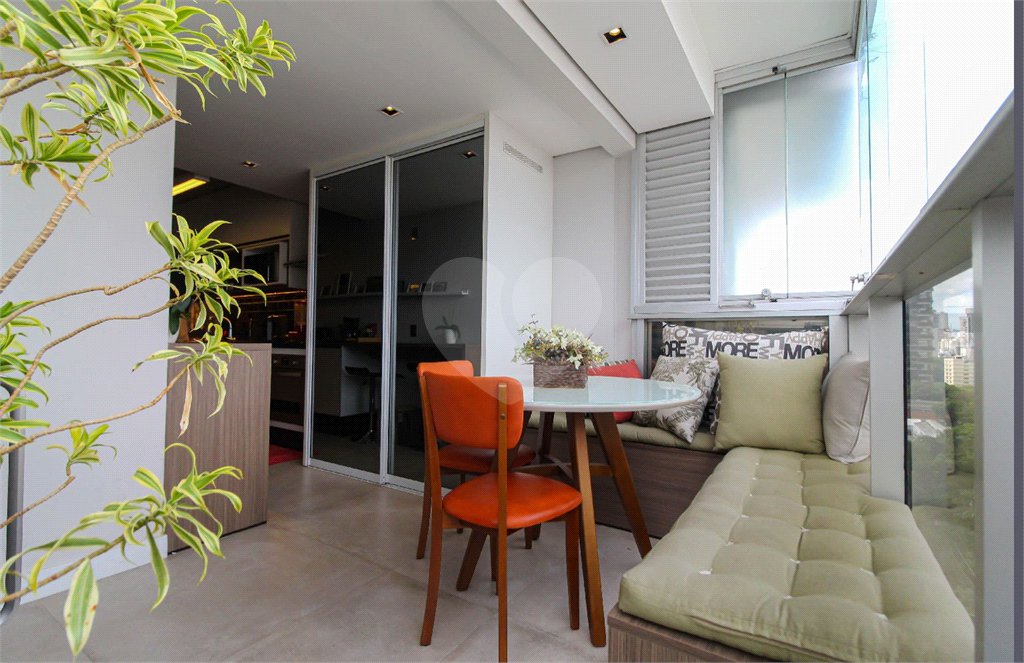Apartamento à venda com 2 quartos, sendo 1 suíte, em Vila Olímpia, São Paulo, SP