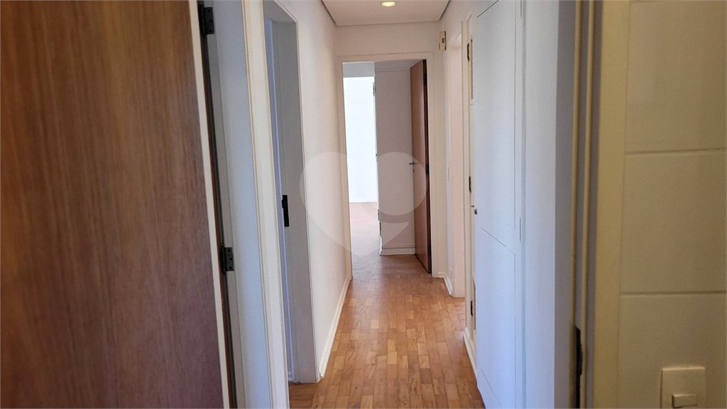 Apartamento para alugar com 3 quartos, sendo 1 suíte, em Jardim Europa, São Paulo, SP