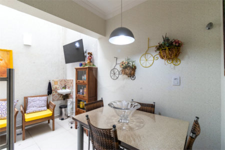 Casa à venda com 3 quartos, sendo 1 suíte, no condomínio Orquideas, São Paulo - SP