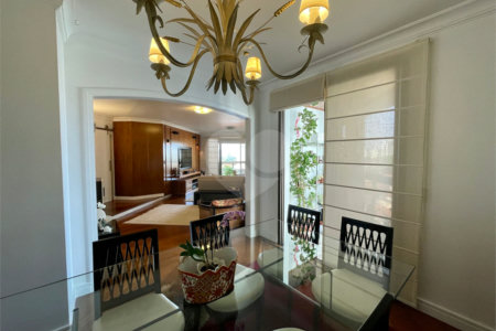 Apartamento à venda com 4 quartos, sendo 3 suítes, em Campo Belo, São Paulo, SP