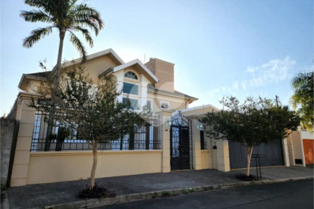 Casa à venda com 3 suítes em Vila Nastri, Itapetininga, SP