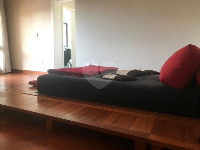 Casa à venda com 4 quartos, sendo 3 suítes,  no condomínio Alpes da Cantareira, Mairiporã - SP