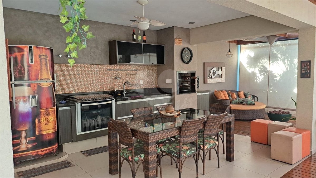 Casa à venda com 4 quartos, sendo 3 suítes,  no condomínio Res. Luzern, Campinas - SP