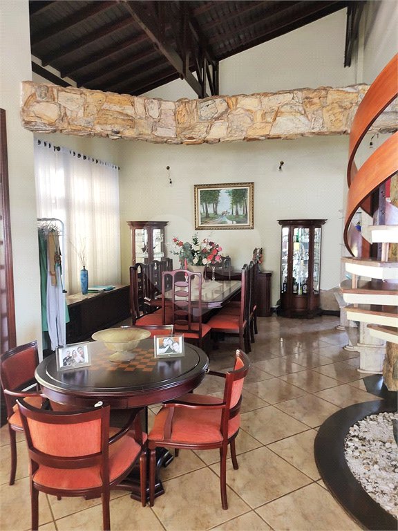 Casa à venda com 5 suítes no condomínio Estância Marambaia, Vinhedo - SP